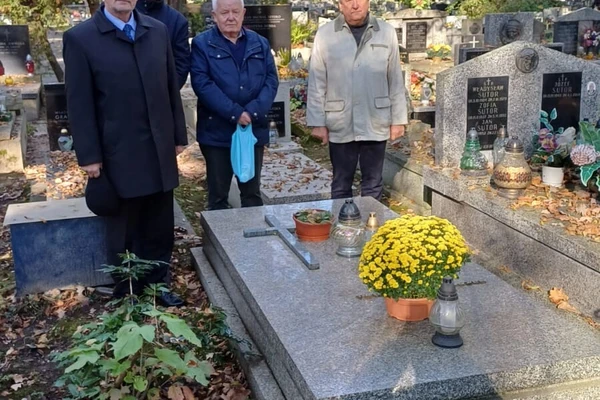 zdjęcie z cmentarza 2024