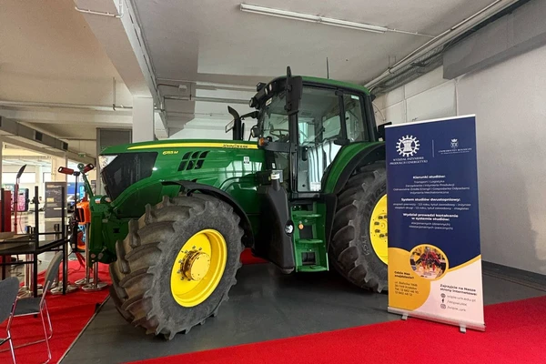 Wyjazd studentów i pracowników na Targi Motor Show do Poznania