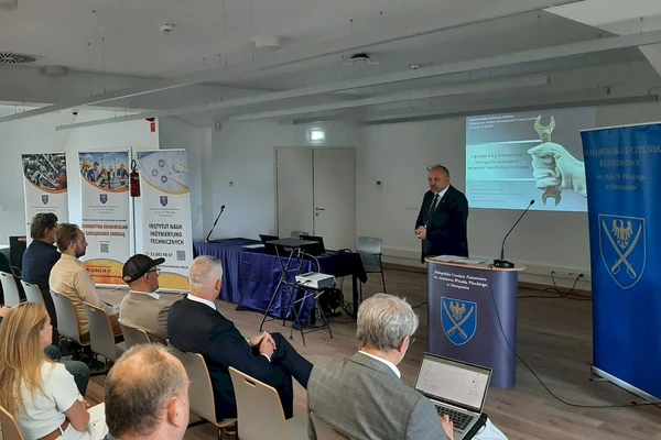 Konferencja „Wykorzystanie narzędzi informatycznych w nauce i przemyśle” 3